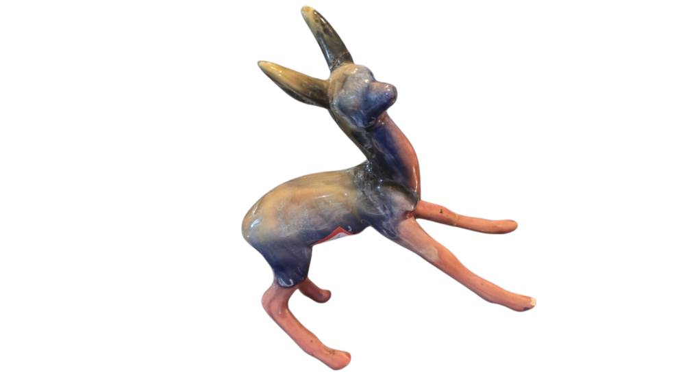 Antiga escultura veado de louça