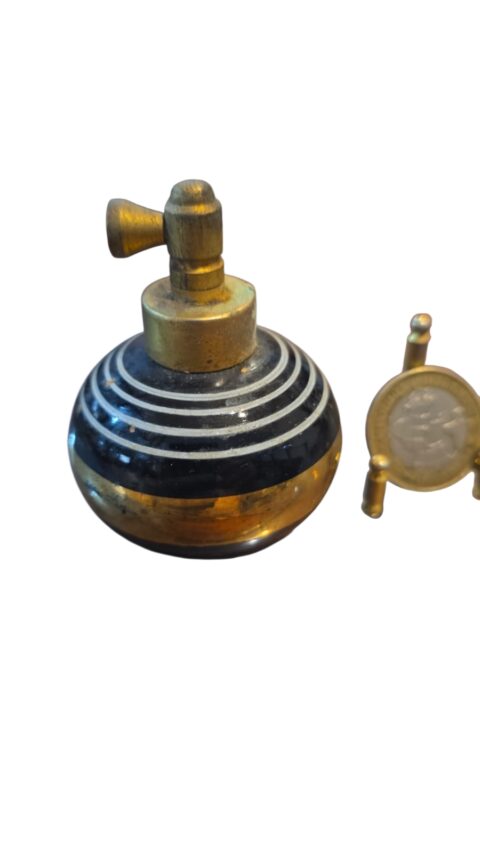 Elegante e antigo perfumeiro
