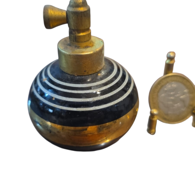 Elegante e antigo perfumeiro