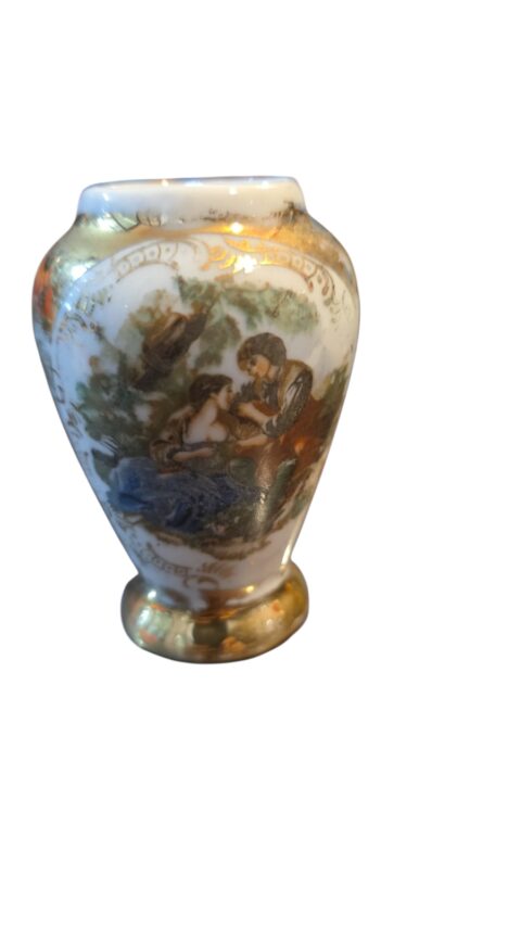 Pequeno e antigo vaso