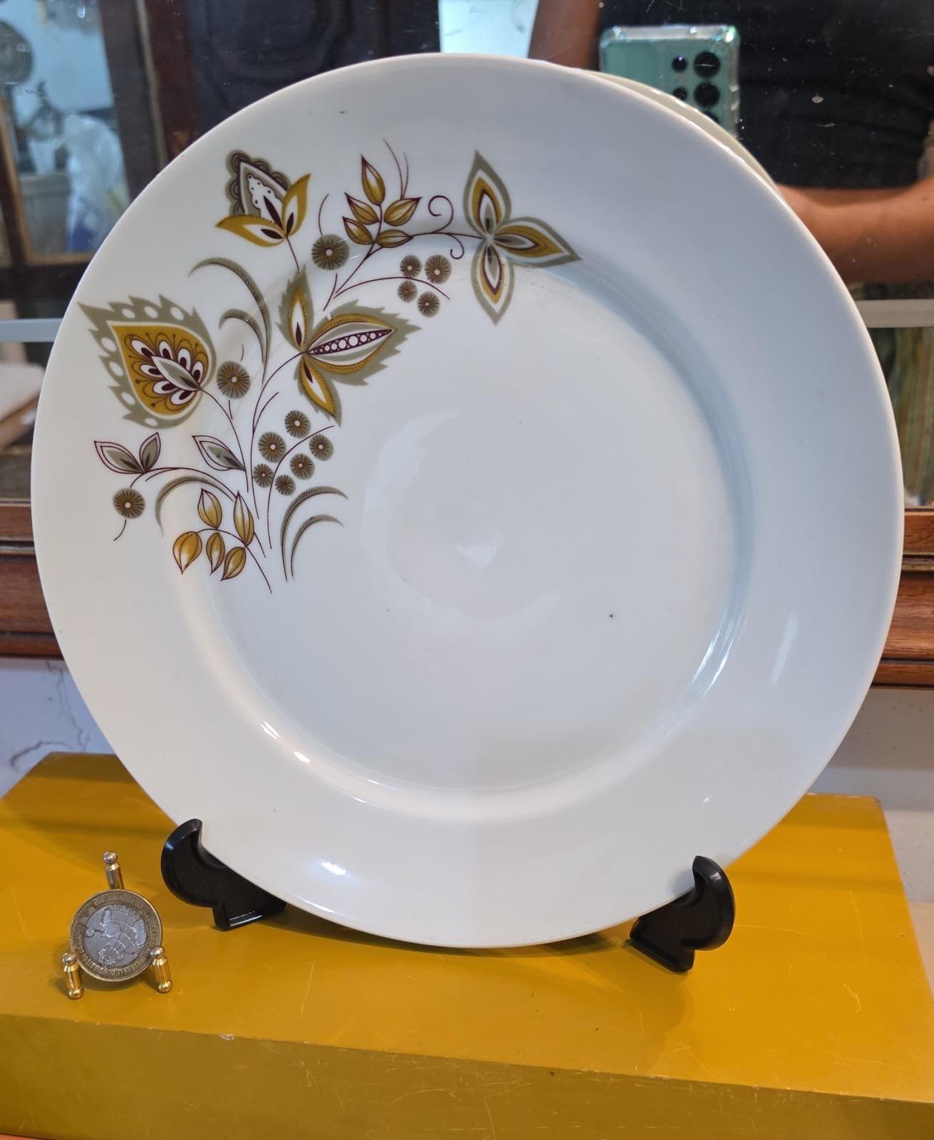 Antigo prato de porcelana - Imagem 2