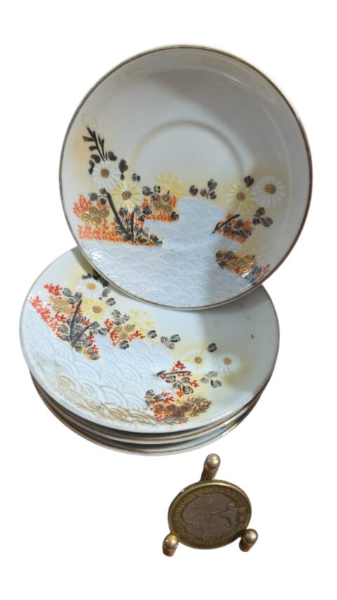 Pires de café de porcelana com belíssima arte feita a mão. (valor unitário)