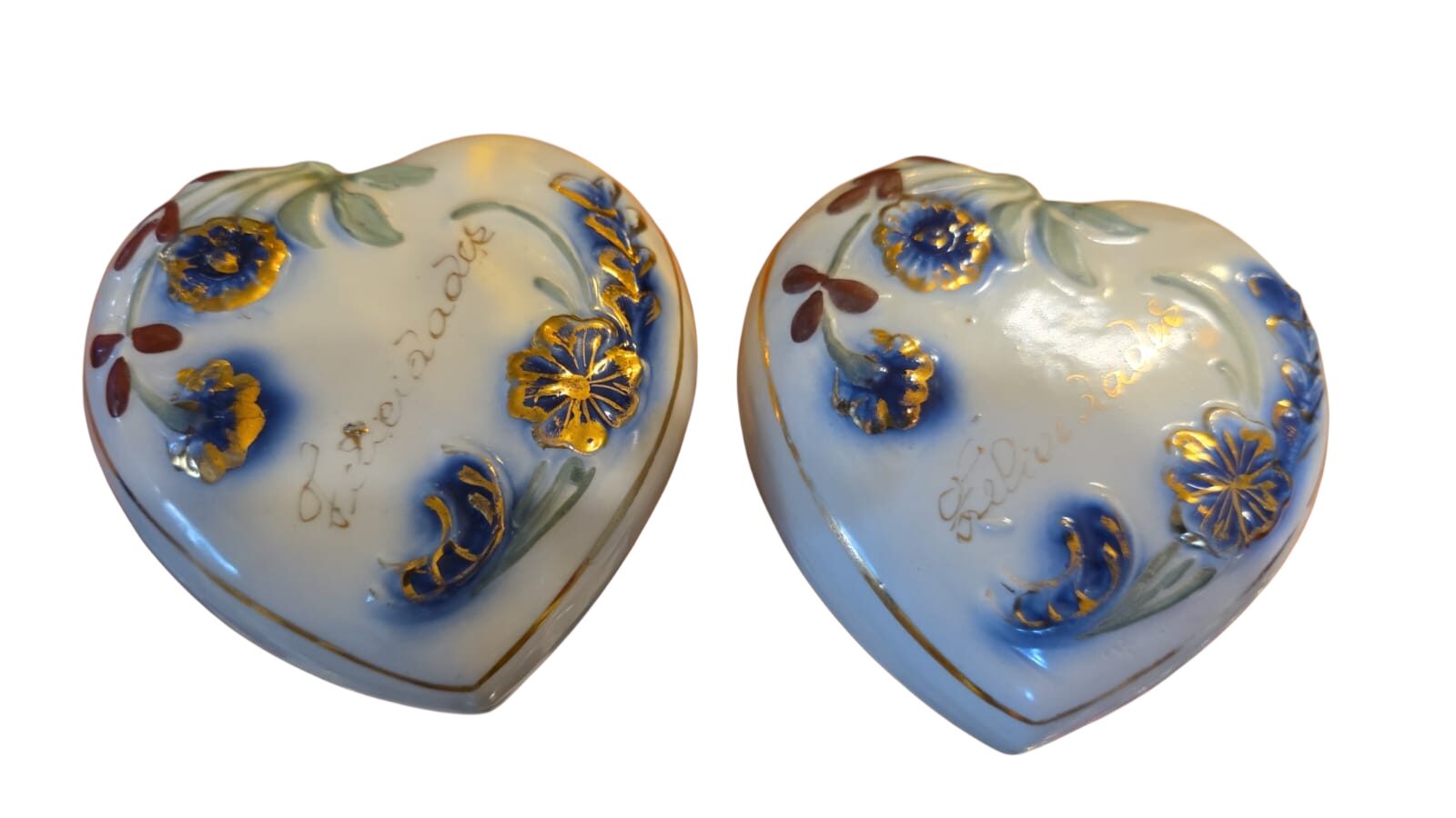 Antigas floreiras de parede de porcelana