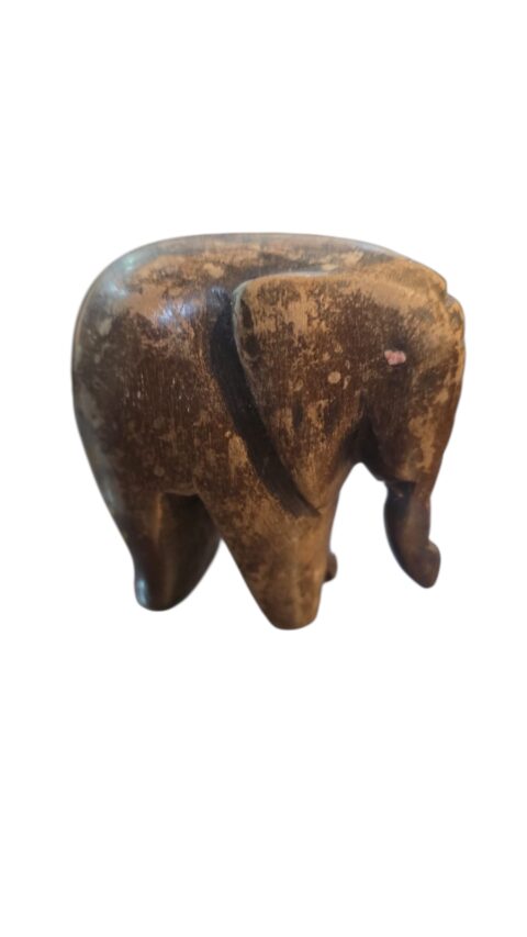 Antiga escultura elefante de madeira