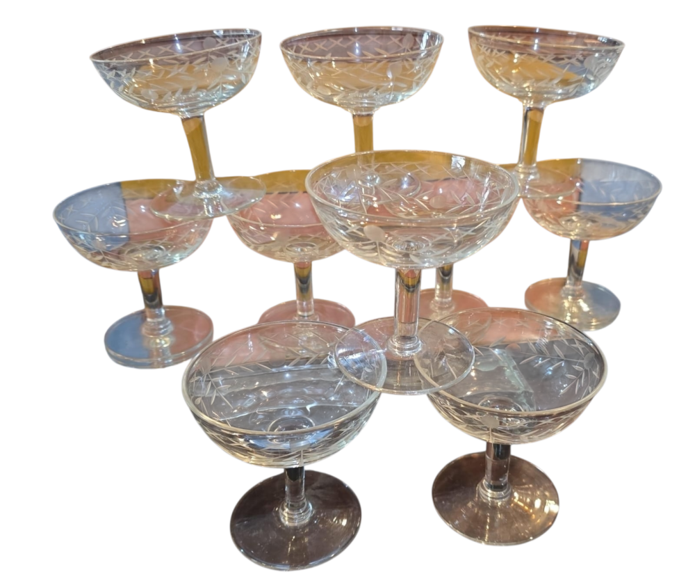 Taças de cristal com belas lapidações