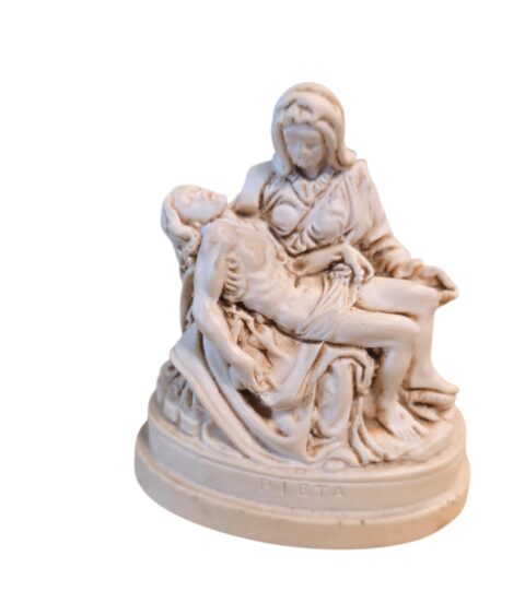 Escultura da obra Nossa Senhora de Pieta