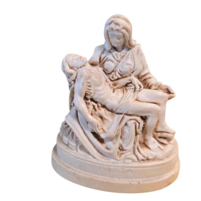 Escultura da obra Nossa Senhora de Pieta