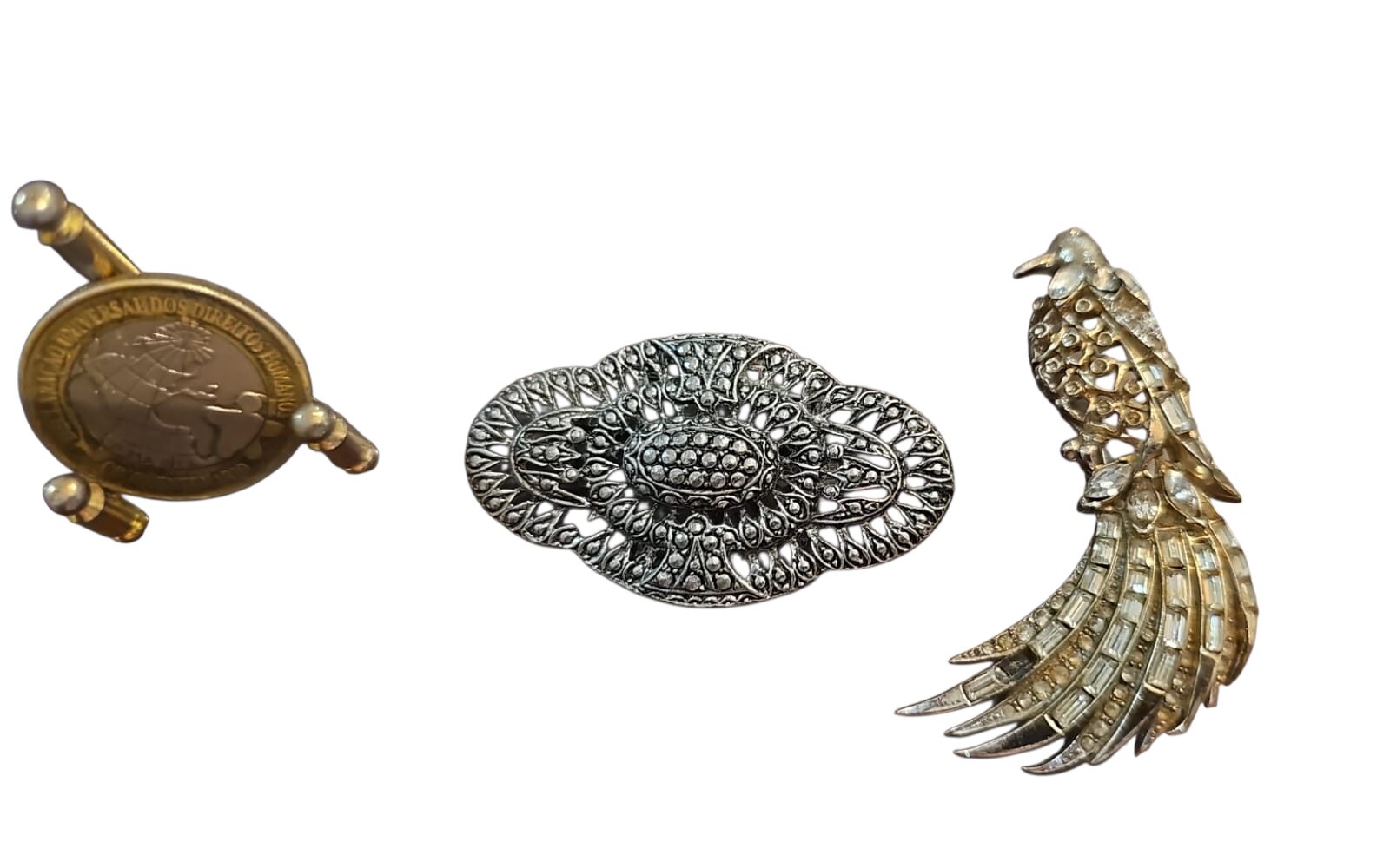 Par de elegantes e antigos broches