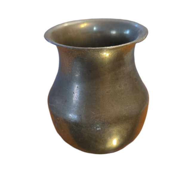 Antigo vaso em dourado metal