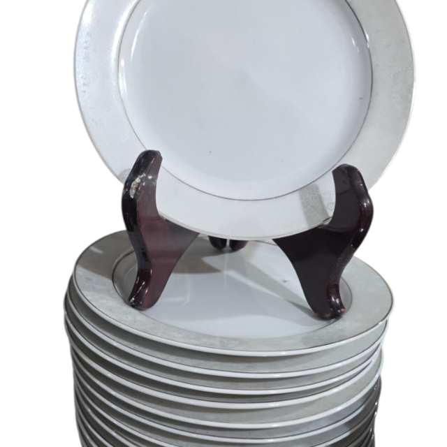 Pratos de sobremesa porcelana Germer, com bela arte nas bordas. (valor unitário)