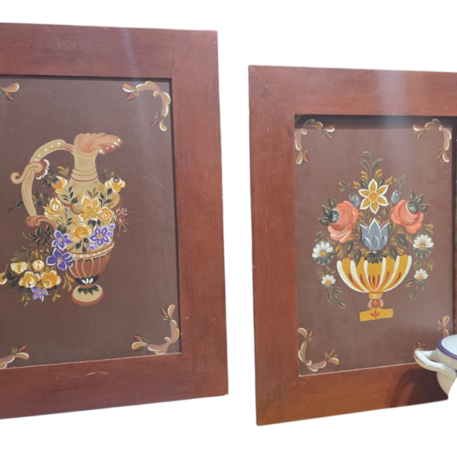 Par de quadros pintados a mão com belíssima arte estilo Baur, assinados