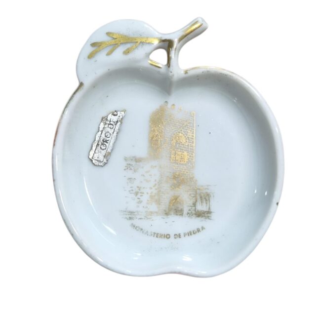 Antigo Souvenir em porcelana com filetes de ouro