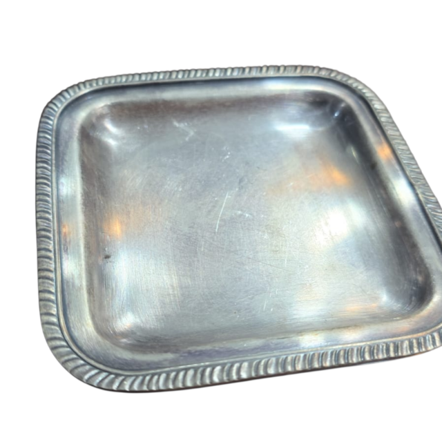 Pequena bandeja espessurada a prata