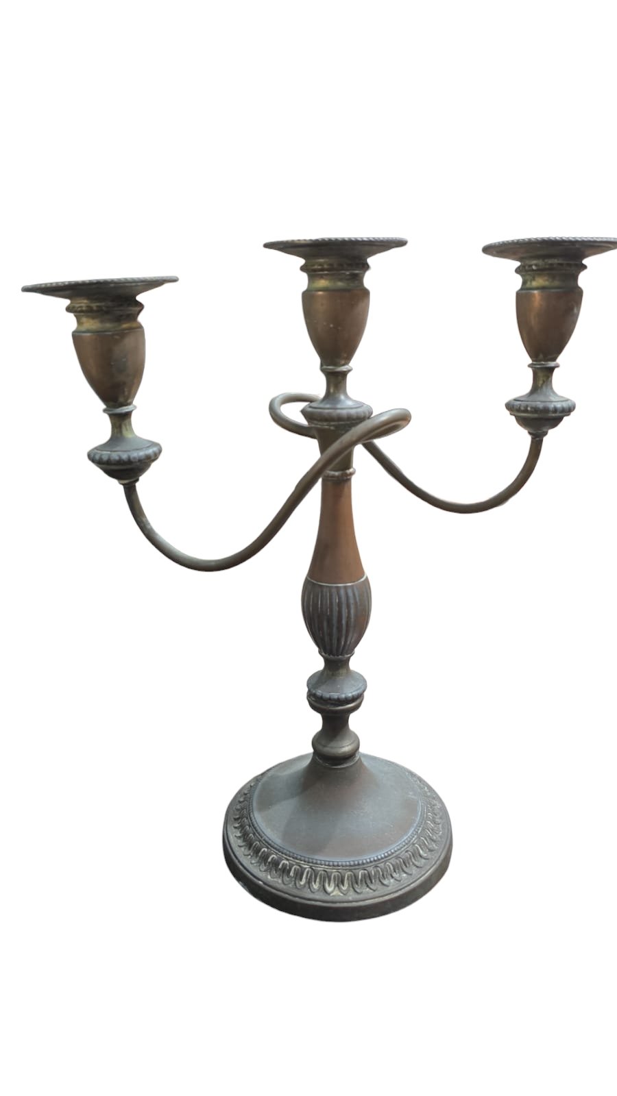 Grande e elegante candelabro para três belas