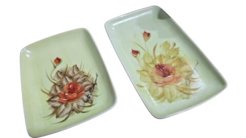 Par de bandejas de porcelana pintadas a mão