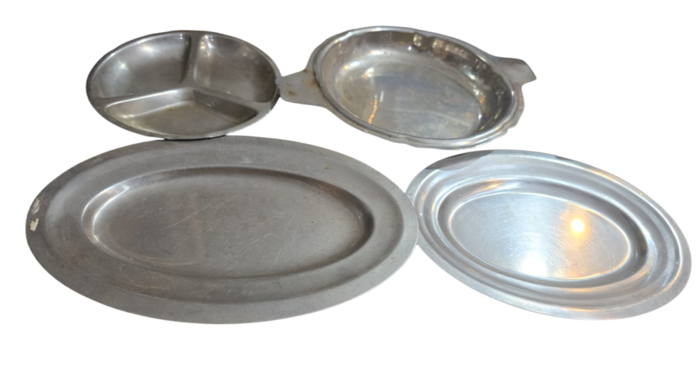 Lote de quatro peças antigas inox