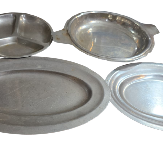 Lote de quatro peças antigas inox