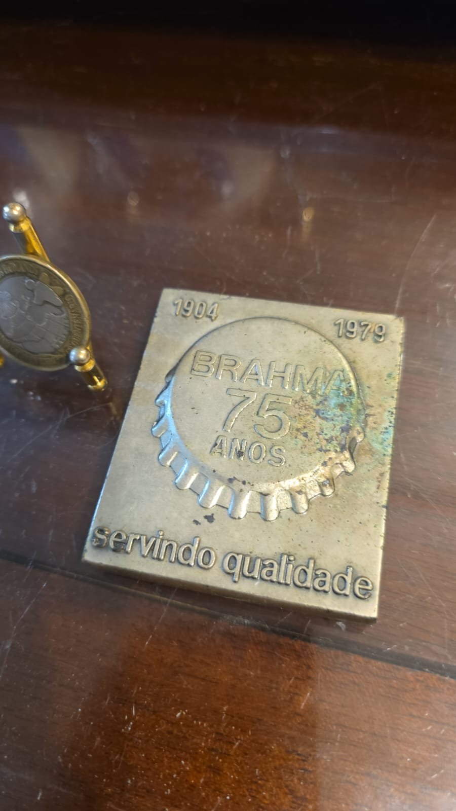 Esta é uma medalha comemorativa de 75 anos da Brahma - Imagem 2