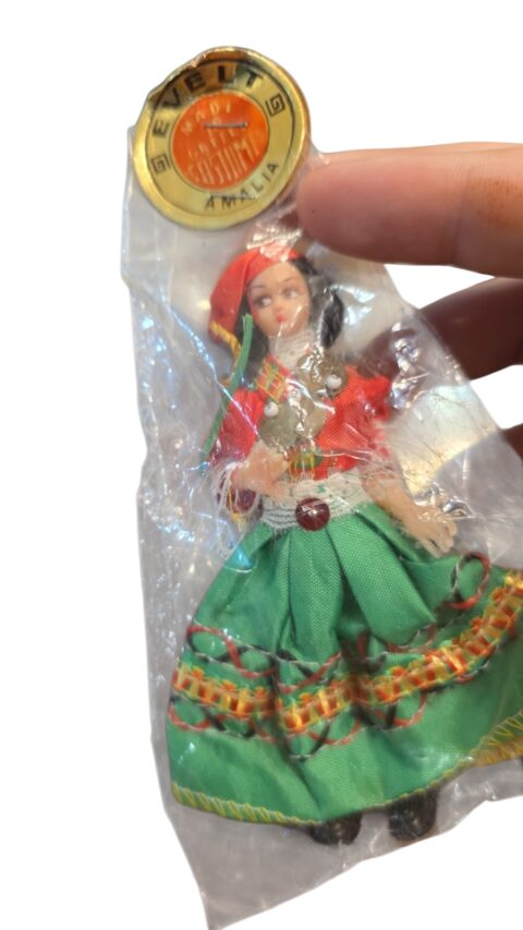 Antiga boneca lacrada