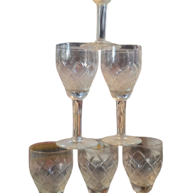 Taças de licor com lapidações