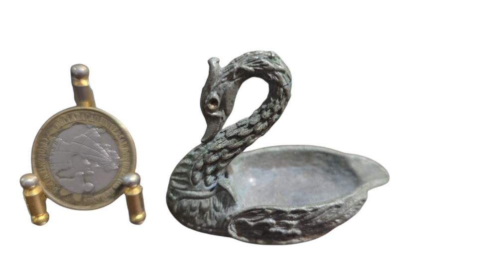 Antigo cinzeiro cisne