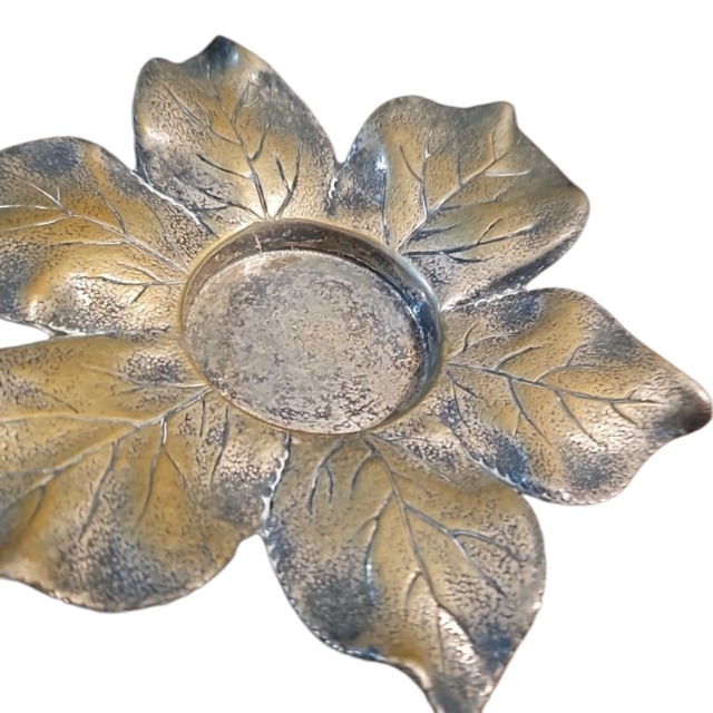 Bela base em formato de flor