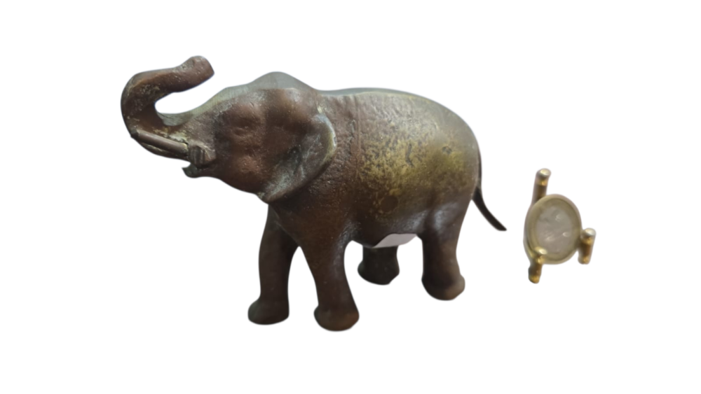 Antigo elefante de bronze