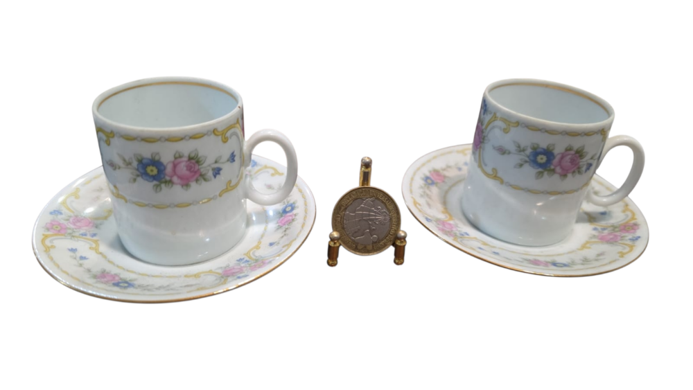 Antigas xícaras de porcelana Renner