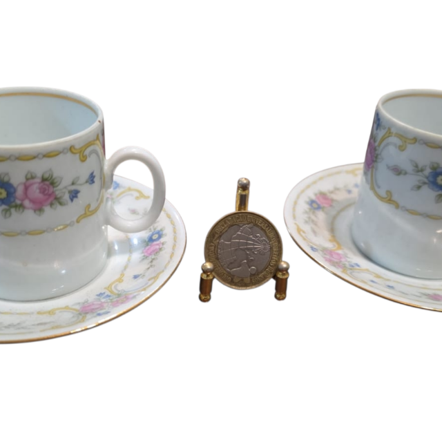 Antigas xícaras de porcelana Renner