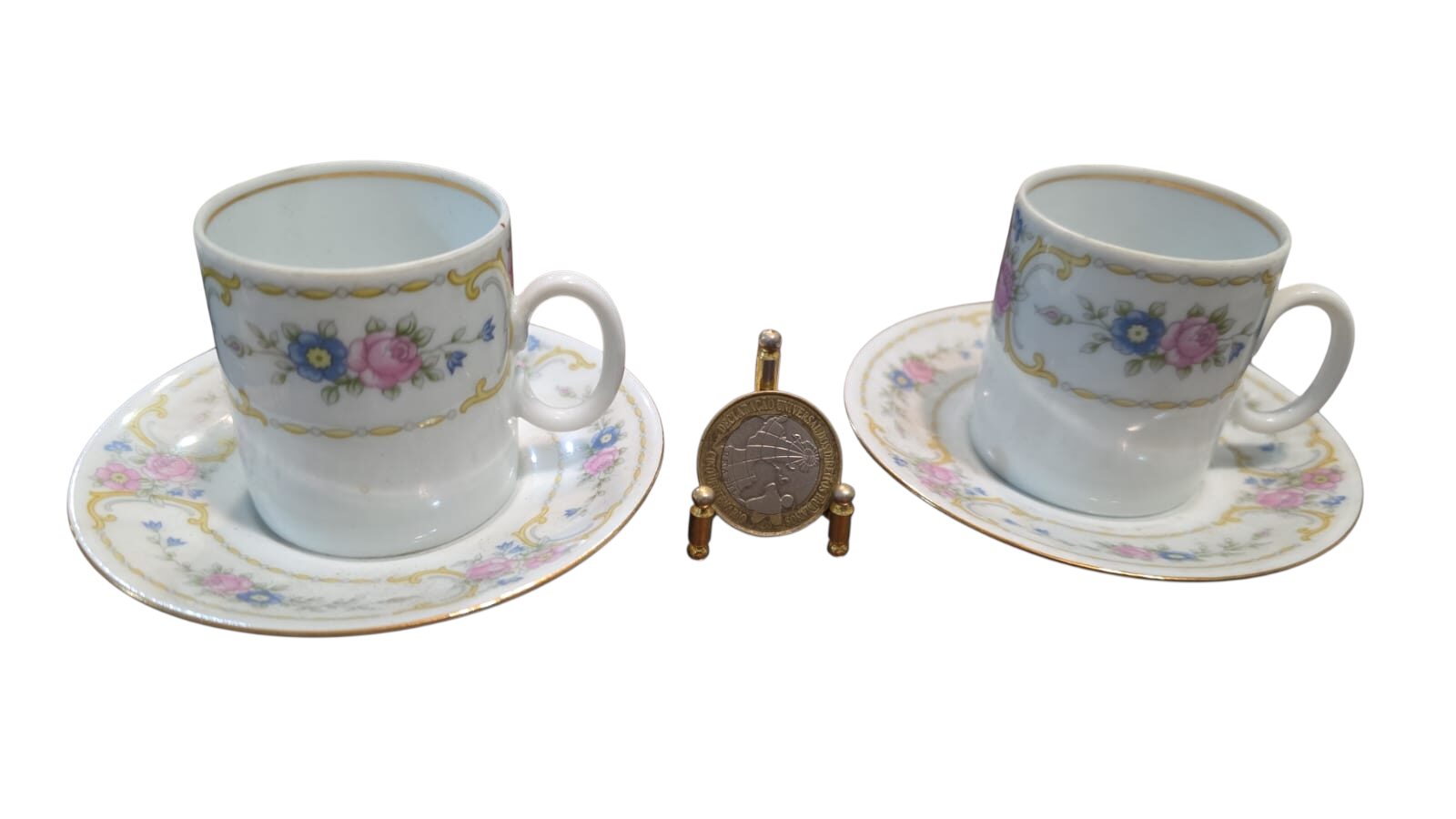 Antigas xícaras de porcelana Renner
