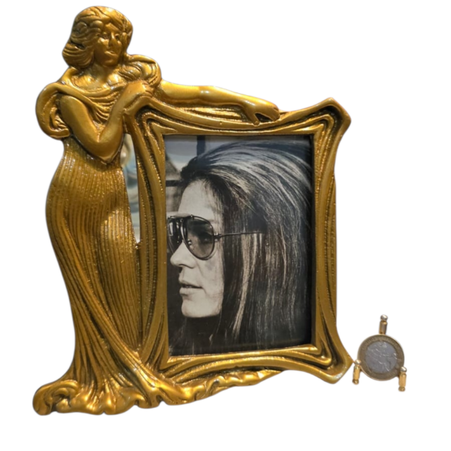 Antigo porta retrato em bronze estilo Art Nouveau