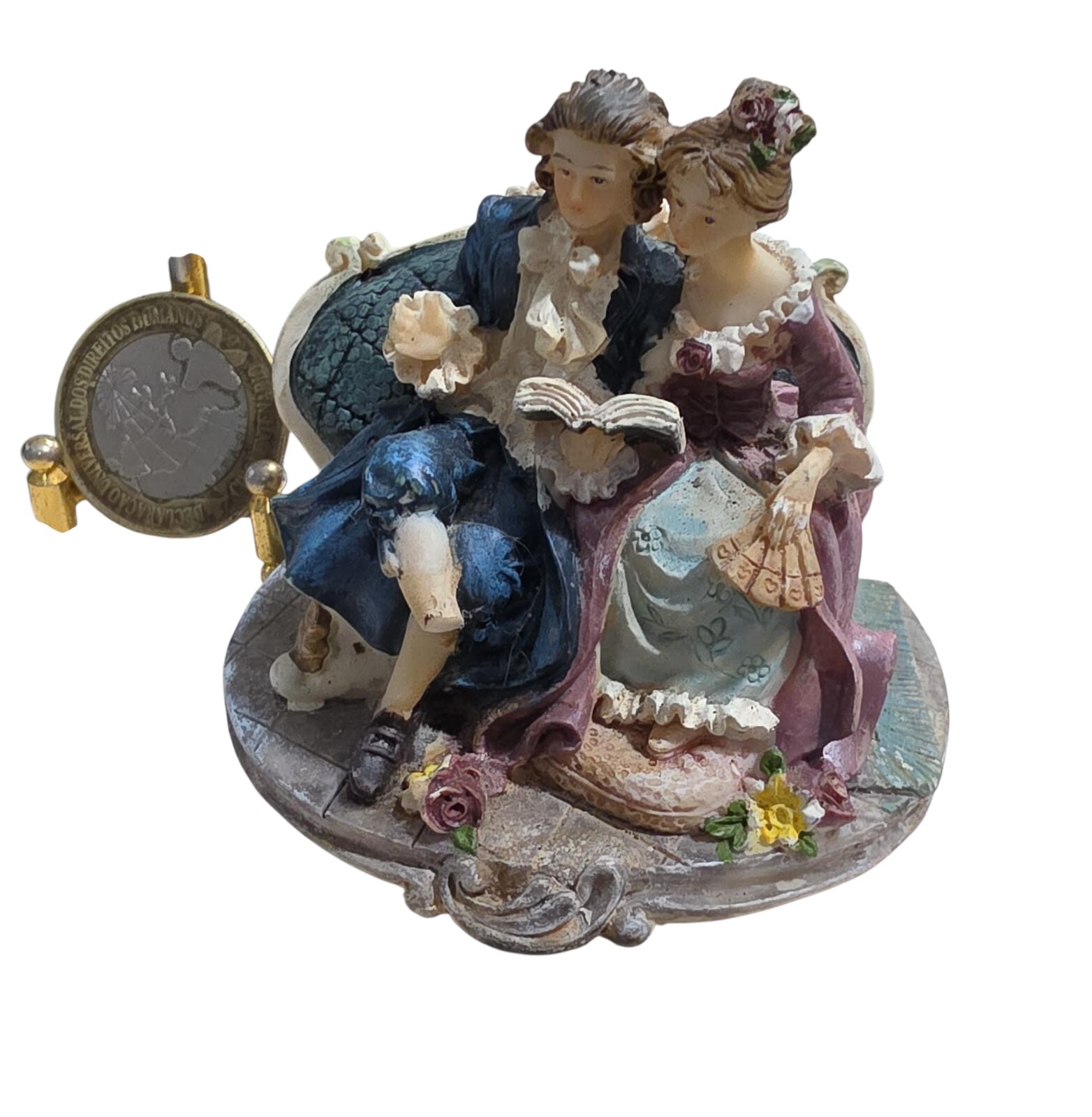 Escultura diferenciada de resina, cena galante