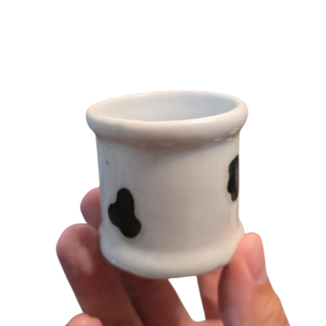 Vasinho em porcelana com tema de vaquinha