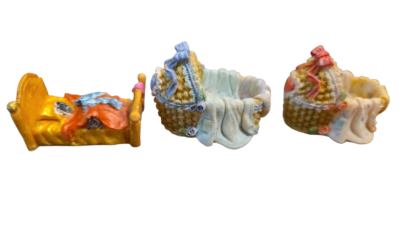 Trio de caminha e berços de resina