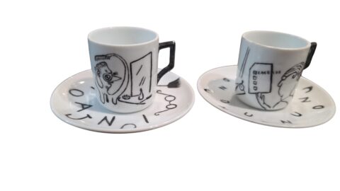 Par de antigas xícaras de porcelana Mauá