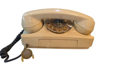 Antigo telefone