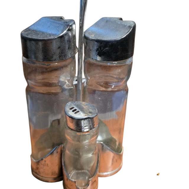 Conjunto de galheteiro em vidro e material sintético