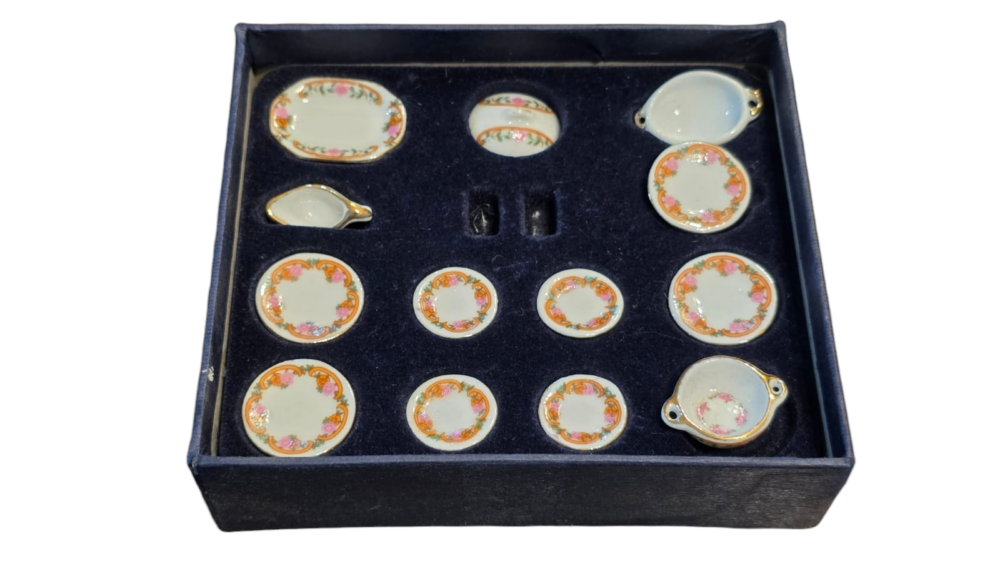 Conjunto de miniaturas em porcelana