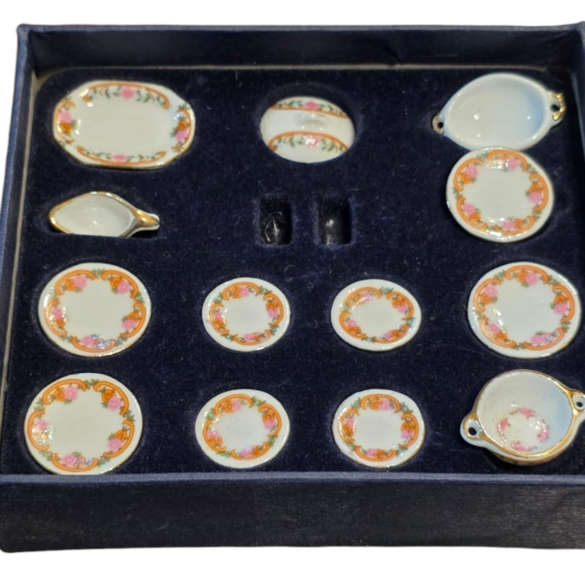 Conjunto de miniaturas em porcelana