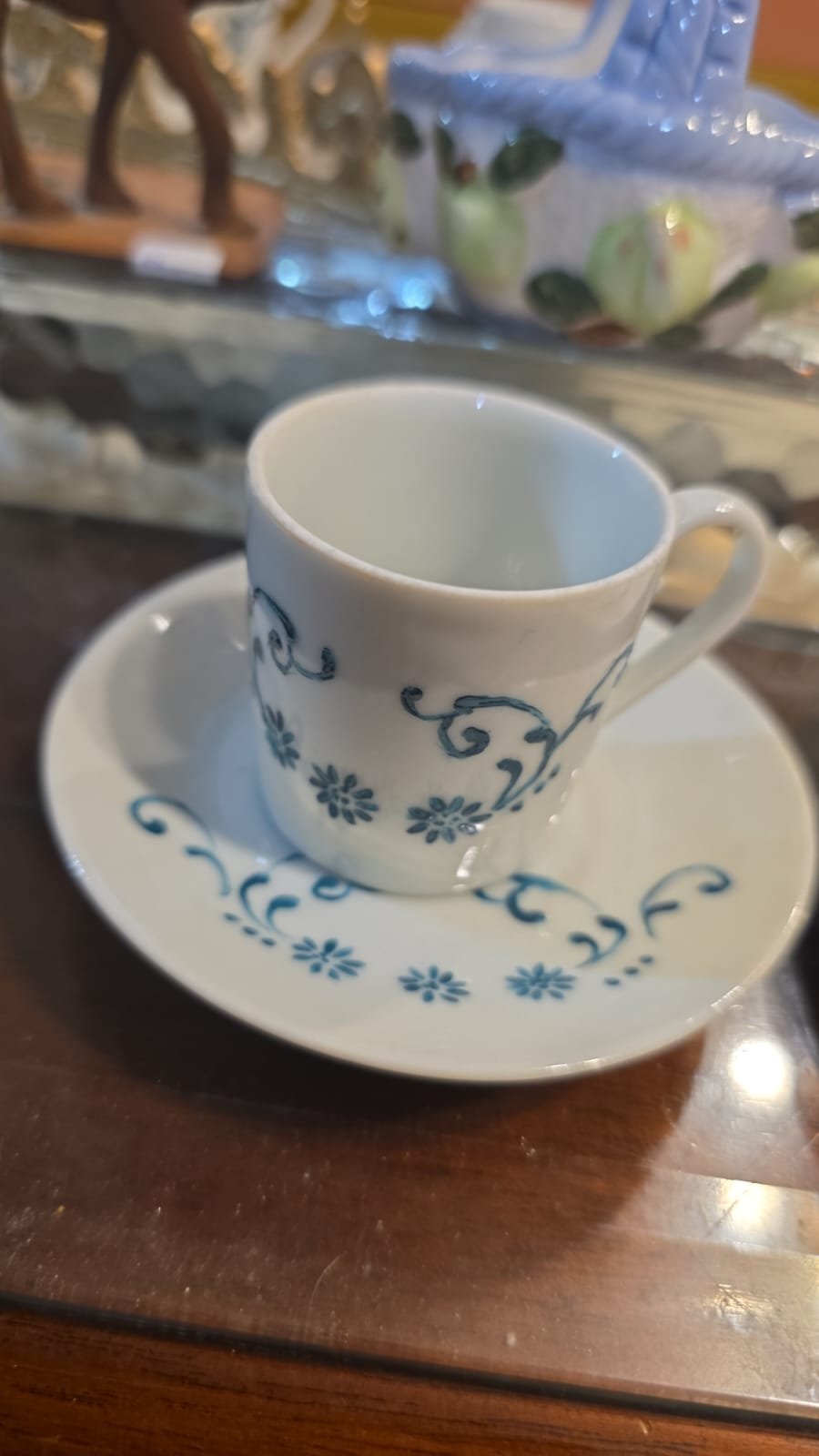Pequenas xícaras de café com pires - Imagem 2