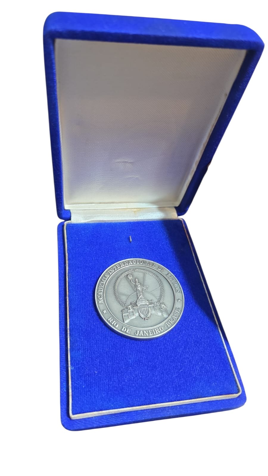 Medalha da Academia Internacional de Letras, estojo maior