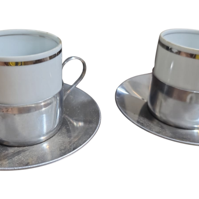 Xícaras de café com base de metal. (valor unitário)