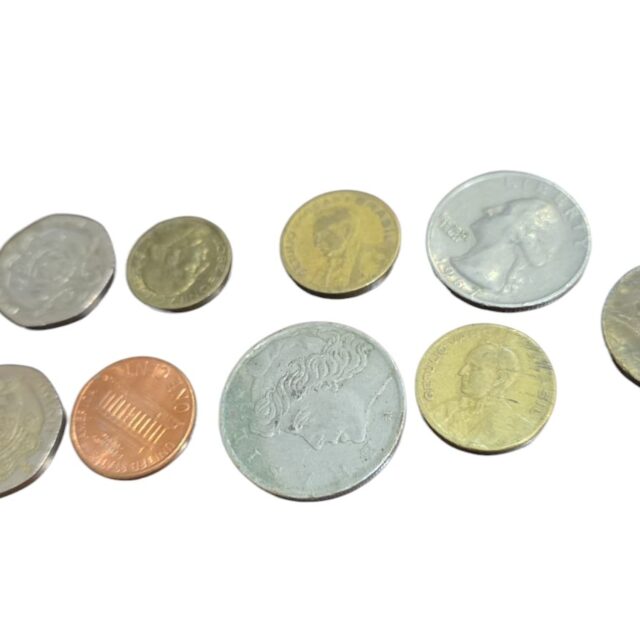 Lote com nove moedas antigas diversas