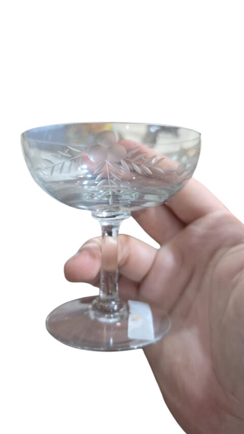 Taça de cristal com lapidações vegetalistas