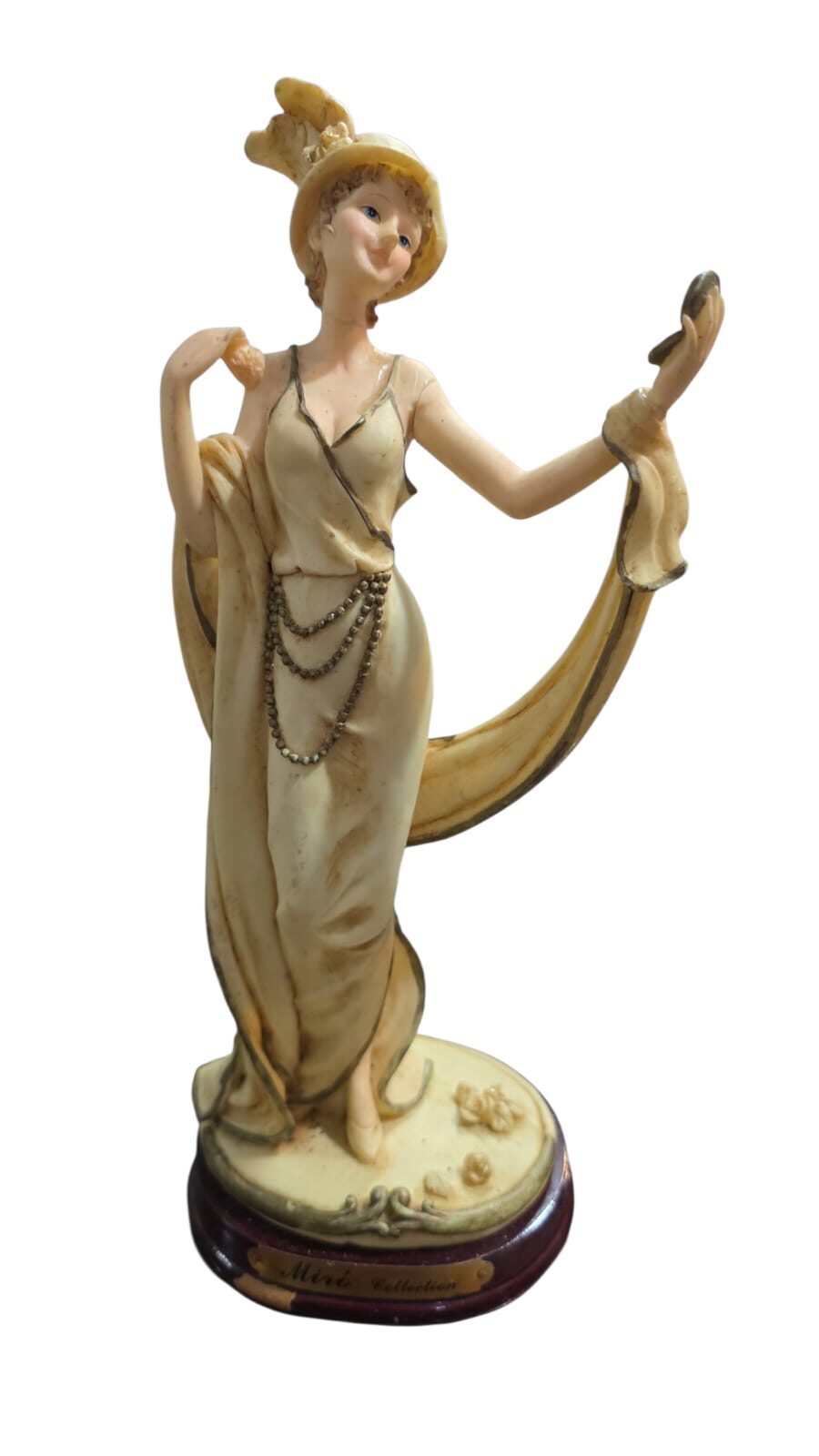 Grande e antiga escultura de resina