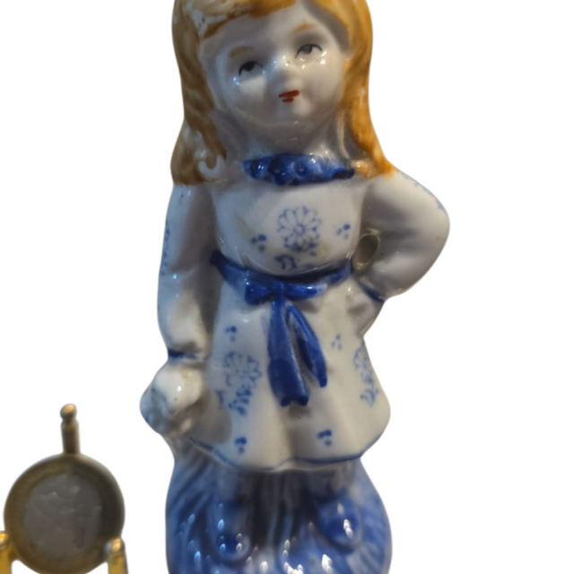 Escultura daminha de porcelana