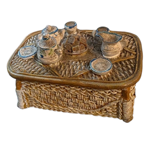 Bela mesinha decorativa de resina