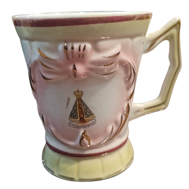 Caneca antiga de porcelana com arte sacra e dourações