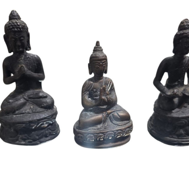 Trio de antigas esculturas de bronze representando divindades do oriente