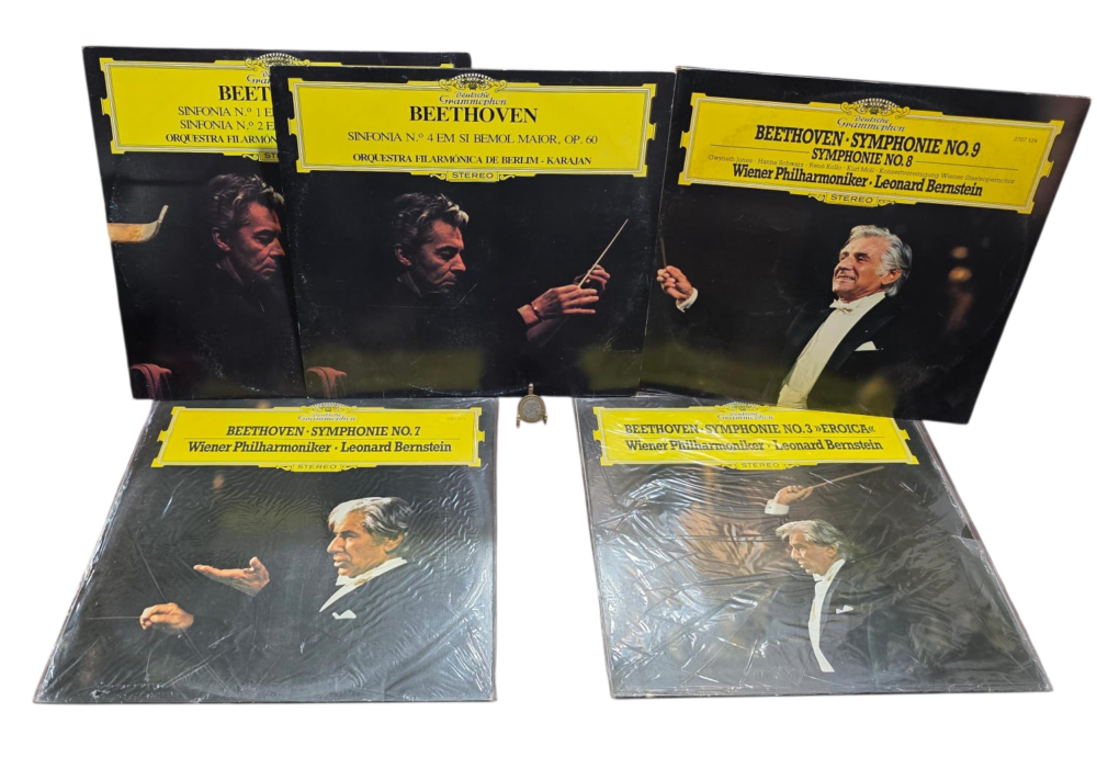 Coleção com 5 discos de vinil de música clássica com sinfonias de Beethoven